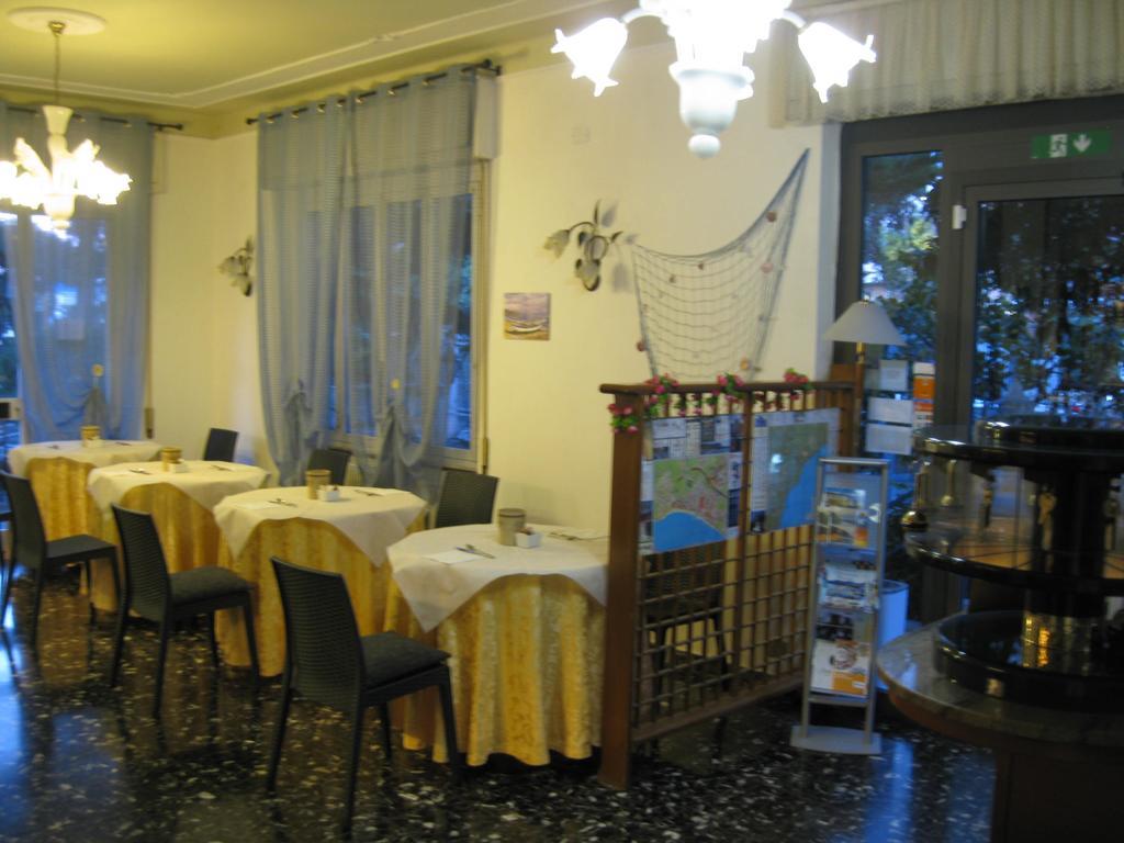 Hotel Acqua Marina ألبيسولا مارينا المظهر الخارجي الصورة