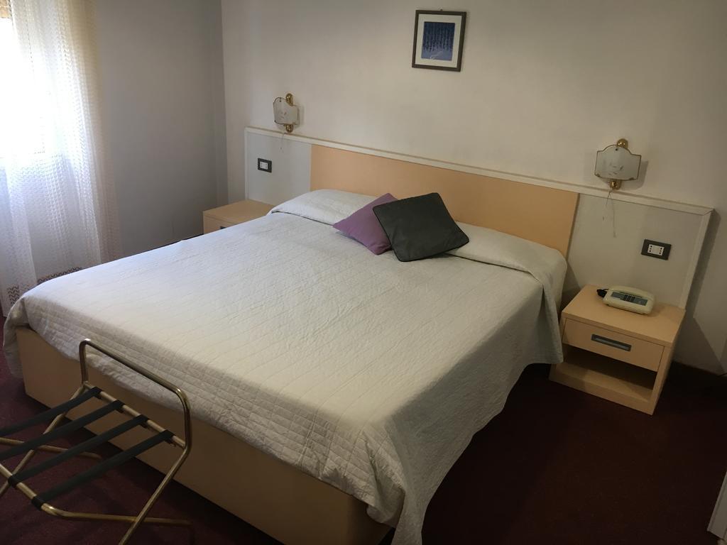 Hotel Acqua Marina ألبيسولا مارينا المظهر الخارجي الصورة