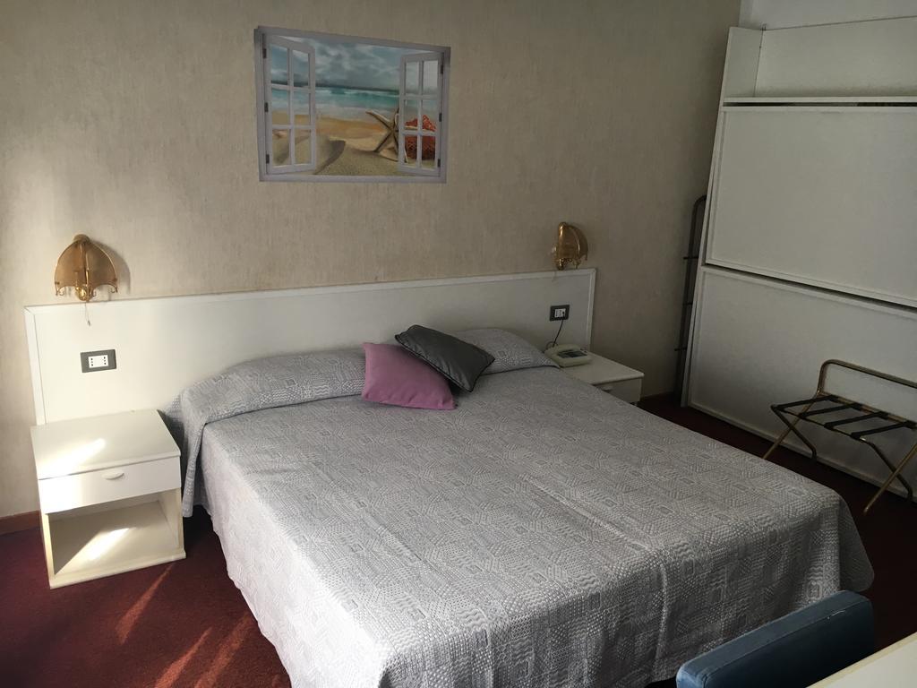 Hotel Acqua Marina ألبيسولا مارينا المظهر الخارجي الصورة