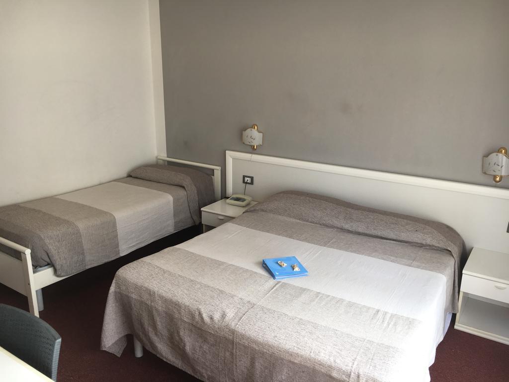 Hotel Acqua Marina ألبيسولا مارينا المظهر الخارجي الصورة